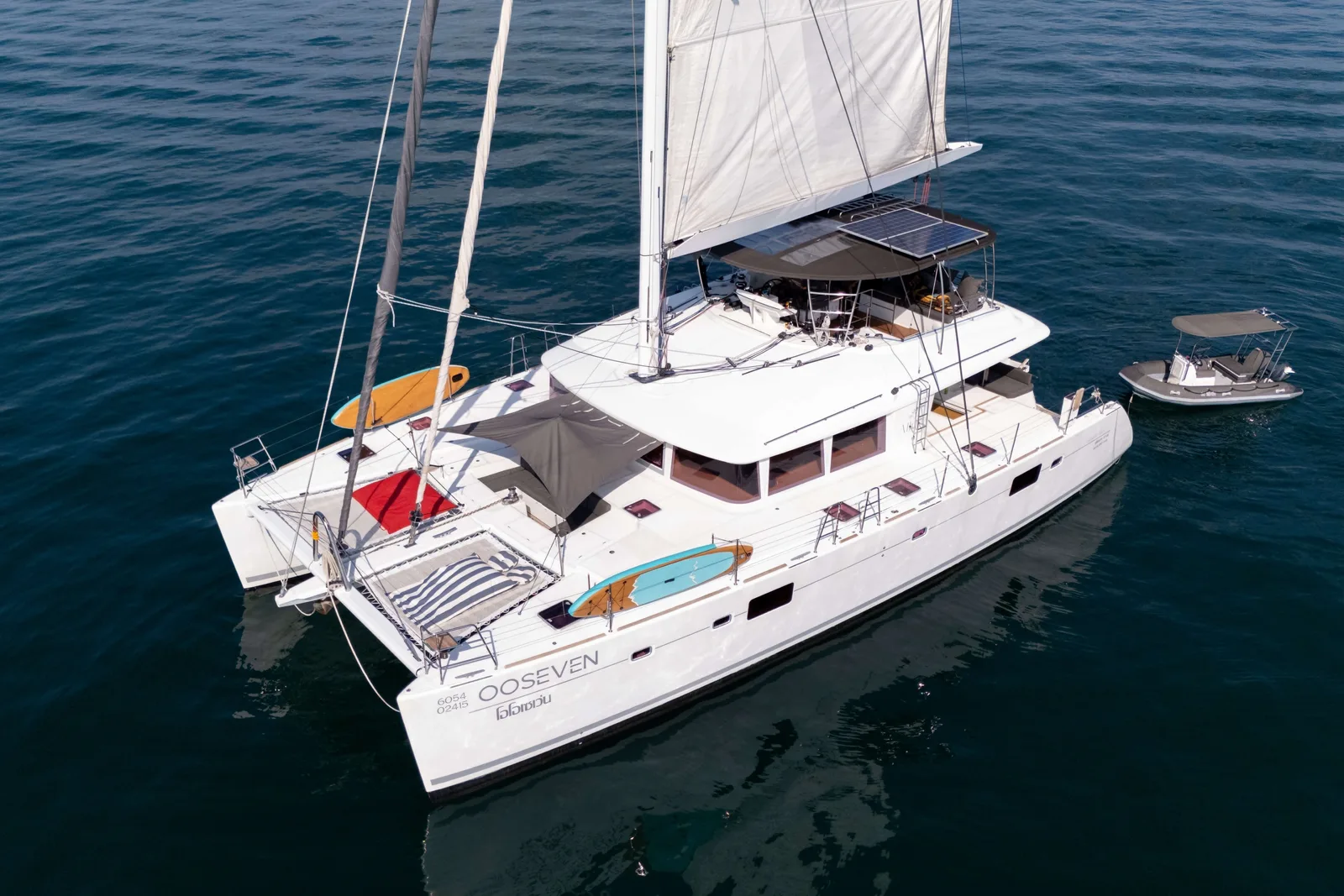 OOSEVEN's flybridge layout