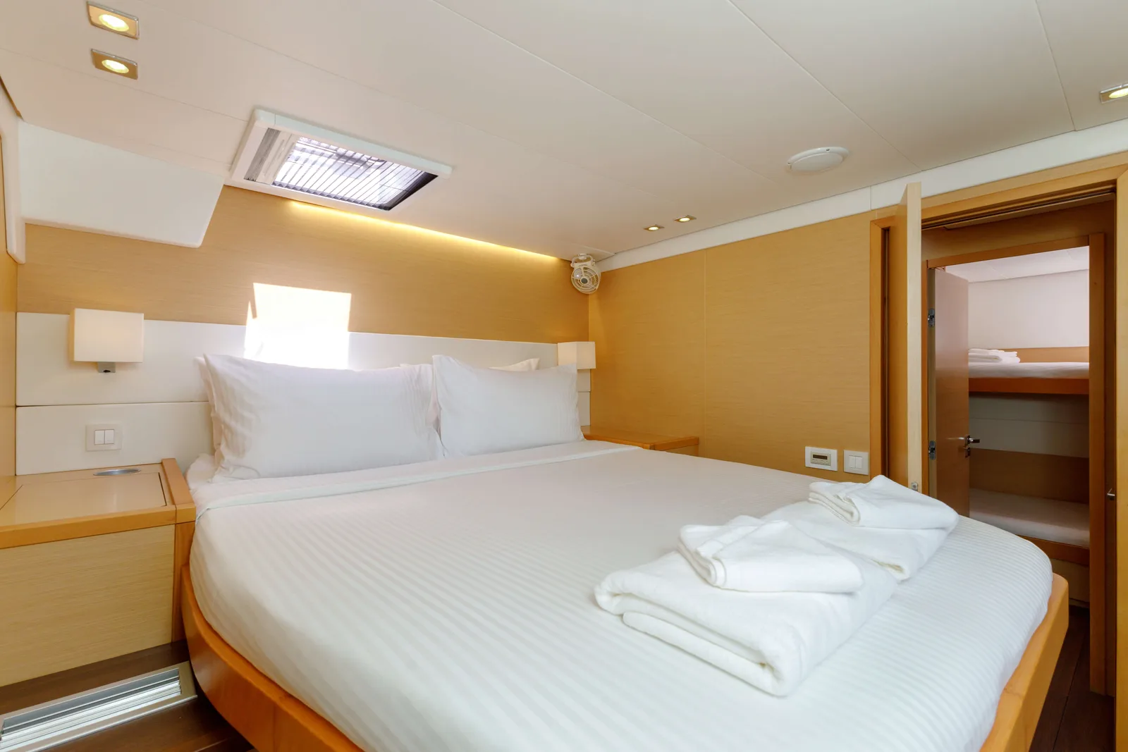 OOSEVEN's master bathroom