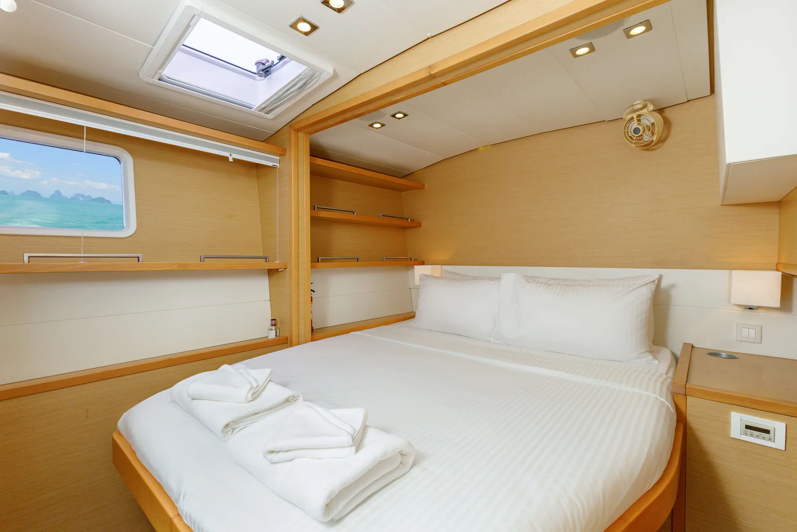 OOSEVEN's master bathroom