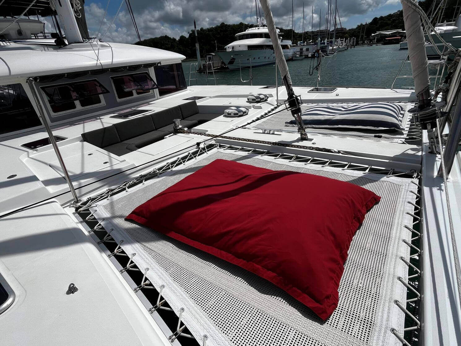 OOSEVEN's front salon