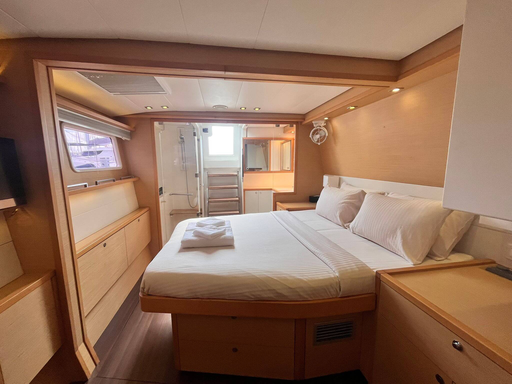 OOSEVEN's Master cabin